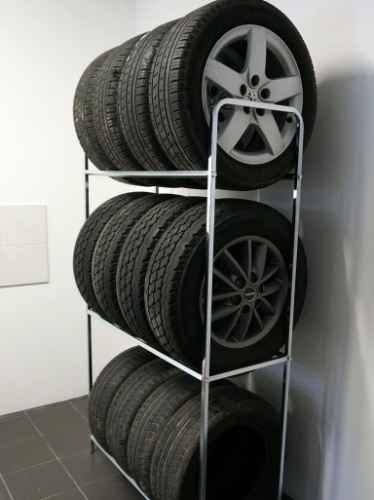 Stojak na 12 opon - pionowy