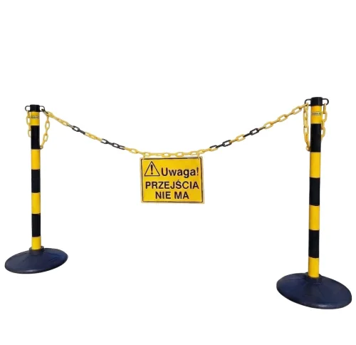 Słupki PCV z łańcuchem.jpg