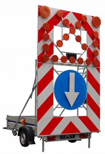 Przyczepa drogowa z tablicą U-26b