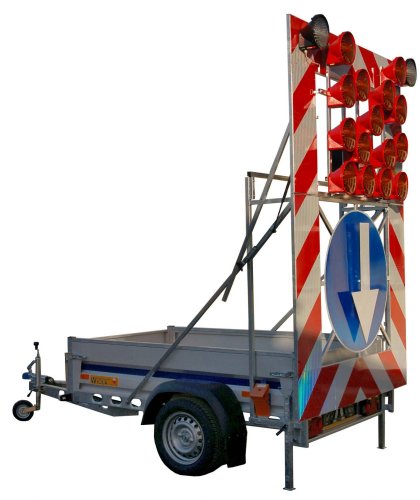 Przyczepa drogowa z tablicą U-26b